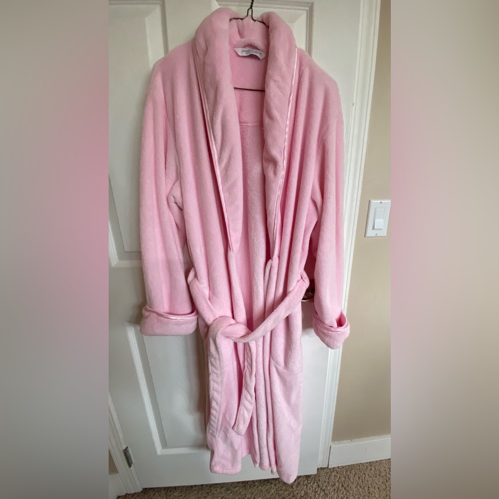 Jasmine Rose ( Baby Pink) Intimates Size M Bath Robe 100% polyester